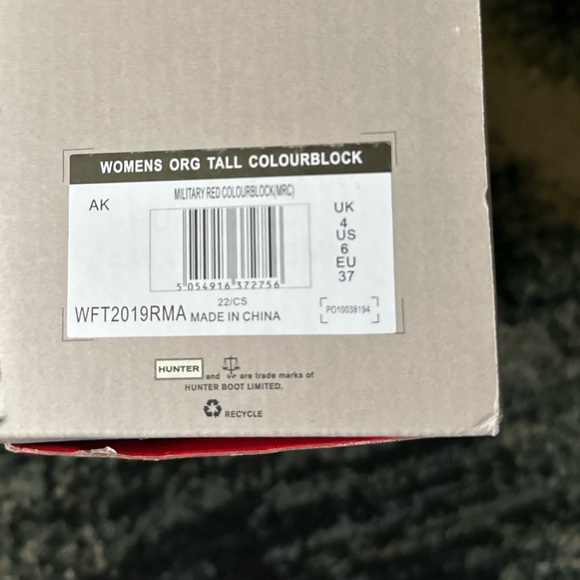 Tall red Hunter rain boots size 6. - Picture 4 of 5